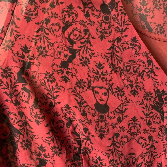 NWT Torrid Disney Villains Burgundy Chiffon Shirtdress Dress, size 4X - Picture 8 of 11